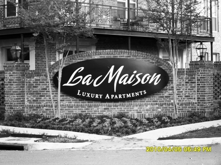 La Maison at River Oaks Entrance